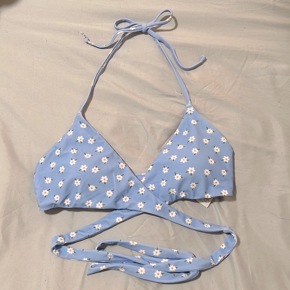 Hollister wrap triangle bikini top in small